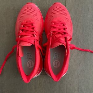 Lululemon Chargefeel Low Shoes Womens 6 in Flare